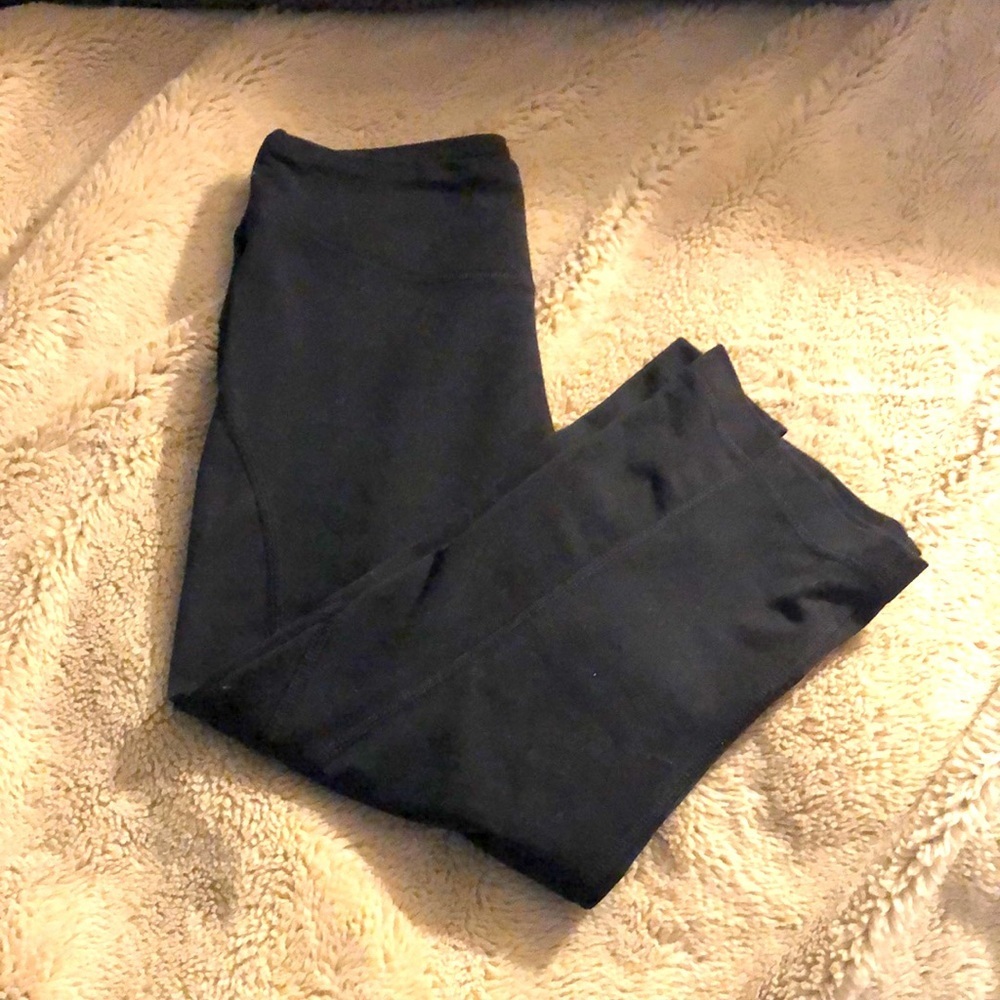 🔹 4 for $30 Adidas Black Workout Capris, size small